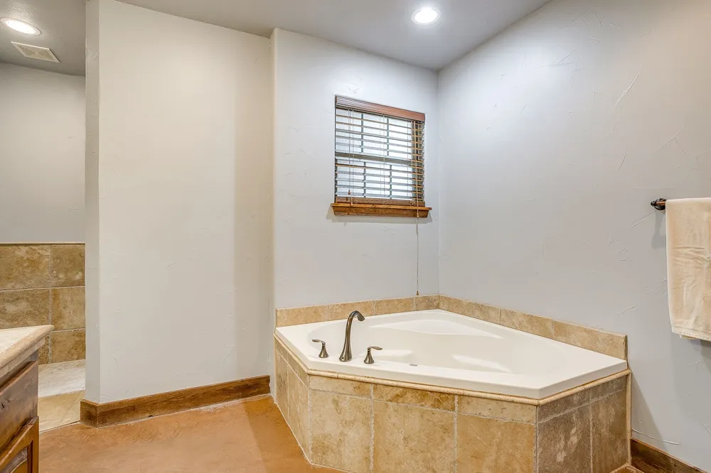 2220 Lazy Bend Road Millsap, TX 76066