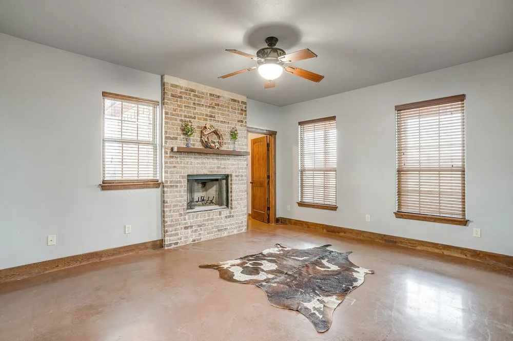 2220 Lazy Bend Road Millsap, TX 76066