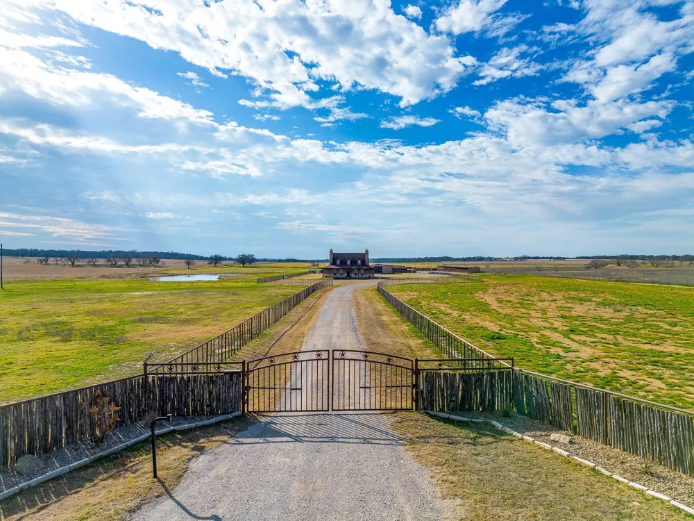 2220 Lazy Bend Road Millsap, TX 76066