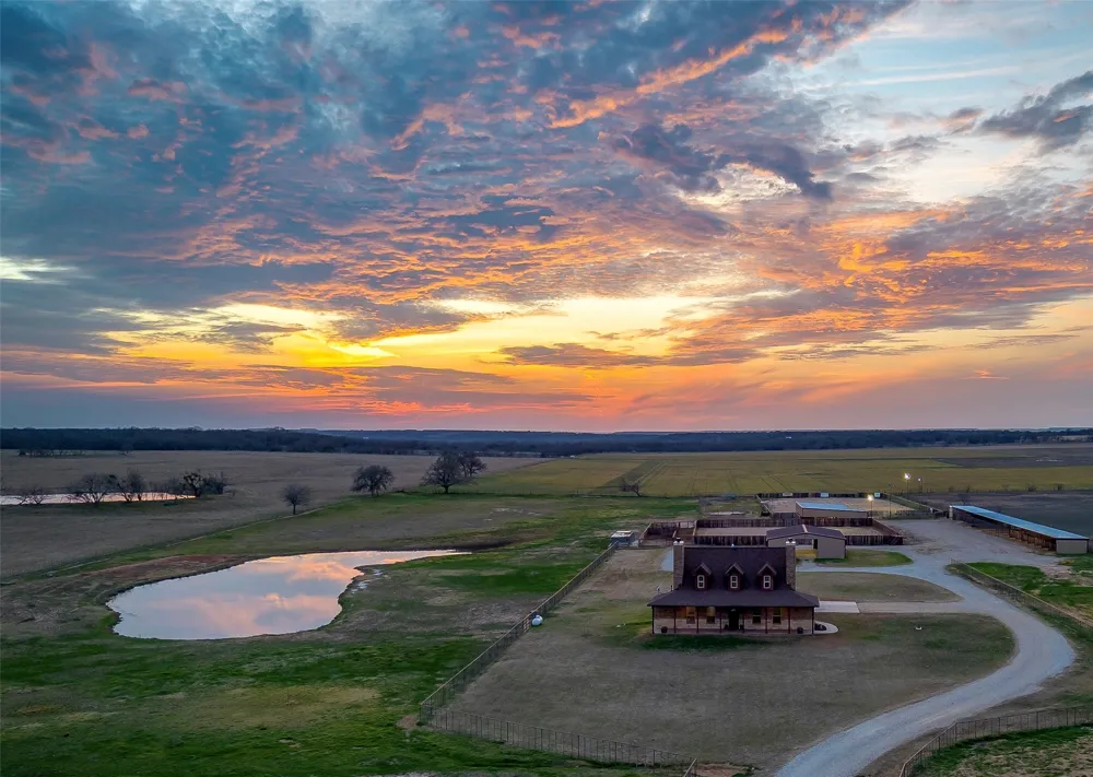 2220 Lazy Bend Road Millsap, TX 76066
