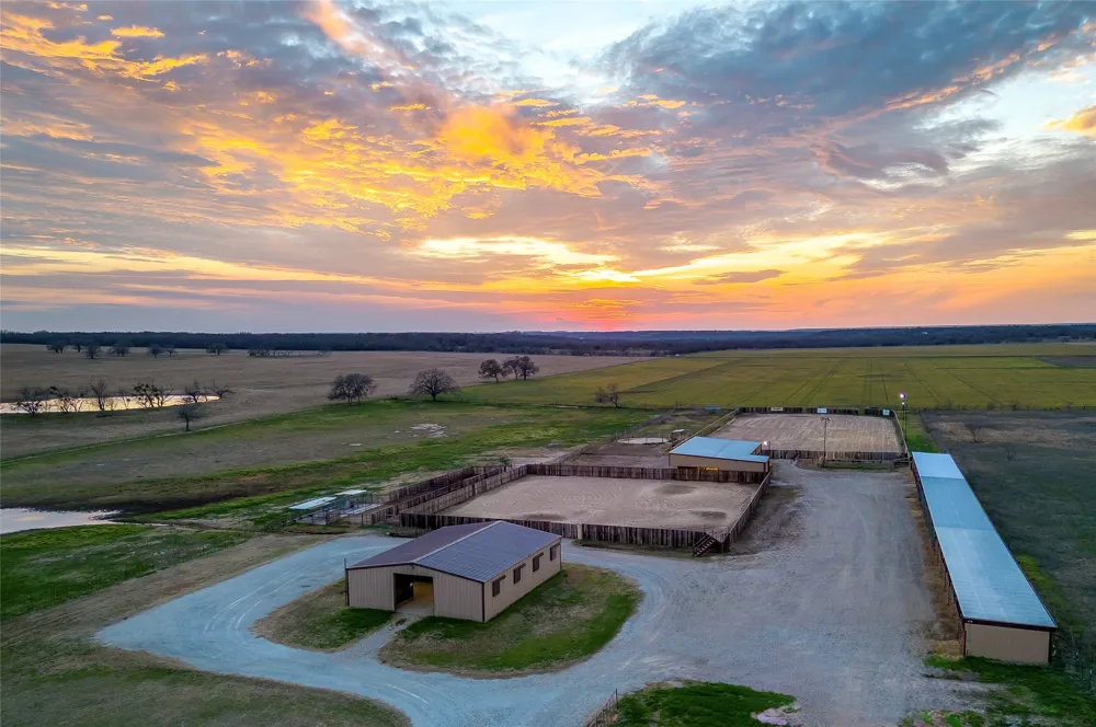 2220 Lazy Bend Road Millsap, TX 76066