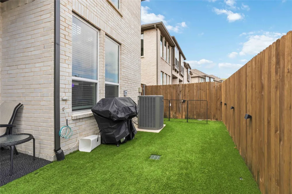 1128 Queensdown Way Forney, TX 75126