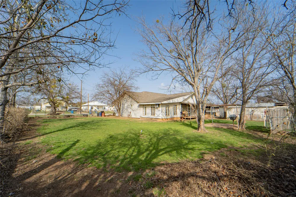 1109 W Elm Street Breckenridge, TX 76424