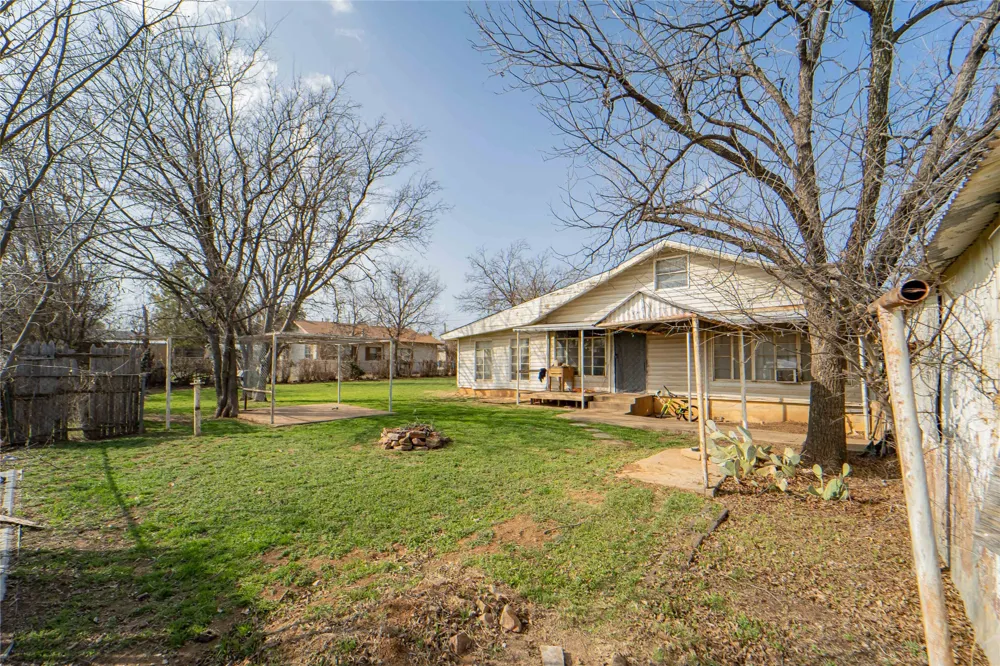 1109 W Elm Street Breckenridge, TX 76424