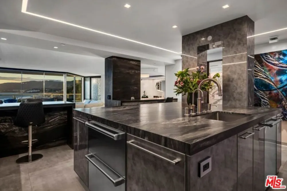 101 Ocean Avenue #C300 Santa Monica, CA 90402