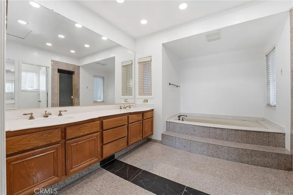 18831 Winnwood Lane Santa Ana, CA 92705