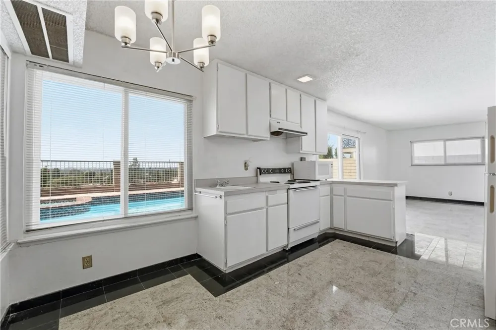 18831 Winnwood Lane Santa Ana, CA 92705