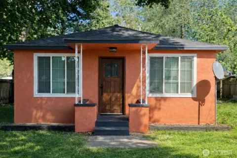 212 4th Street W