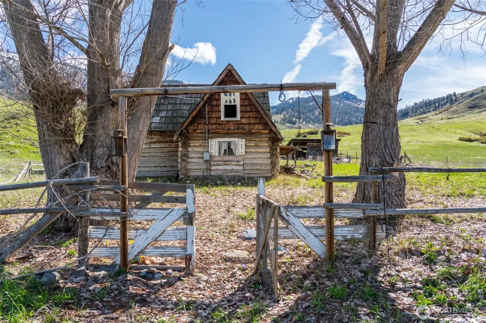 7993 Nahahum Canyon Road Cashmere, WA 98815