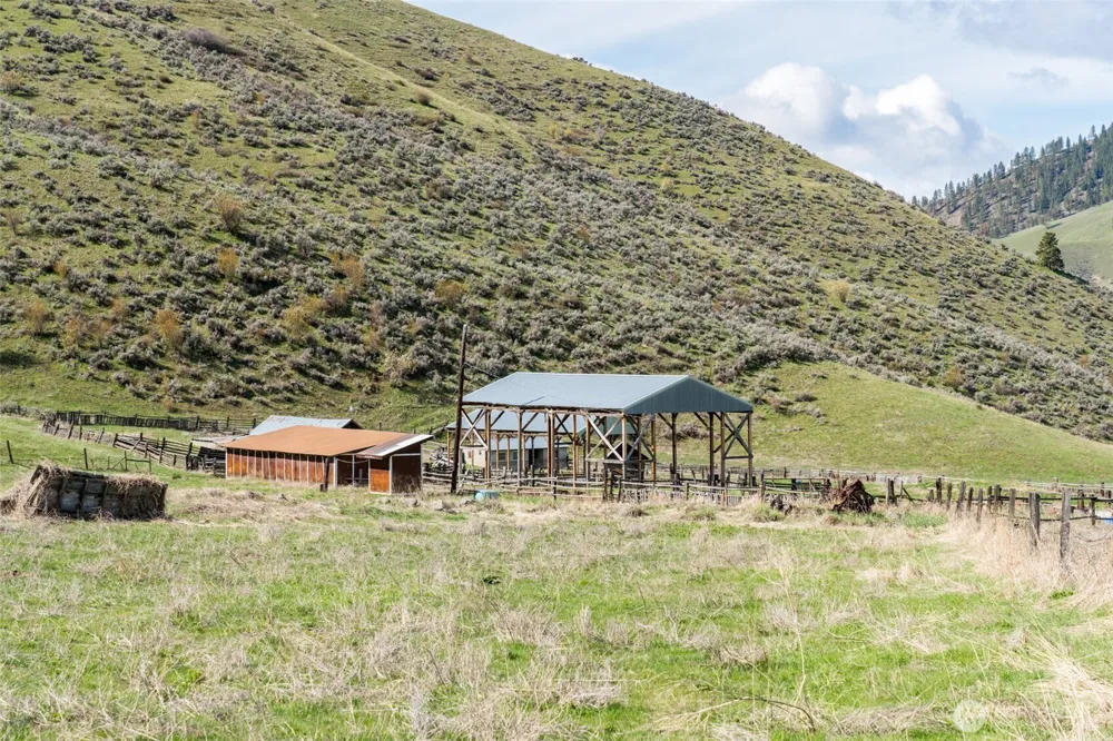 7993 Nahahum Canyon Road Cashmere, WA 98815