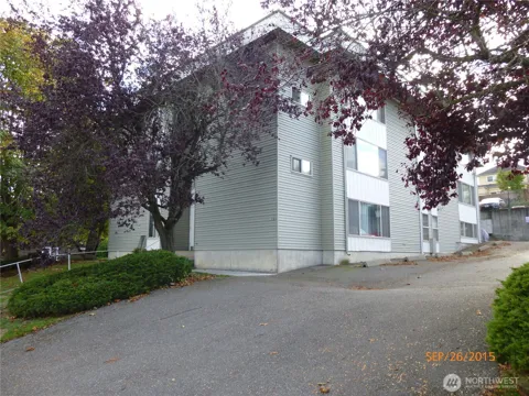 3326 Lombard Avenue #25