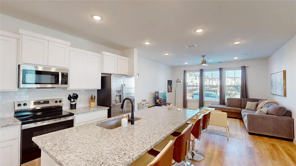 2942 Elle Drive Grand Prairie, TX 75052
