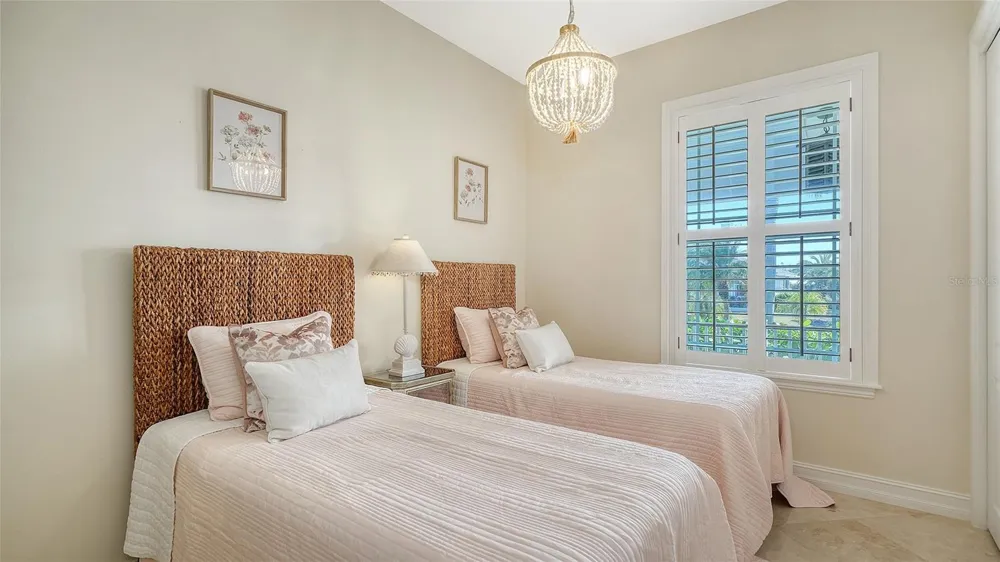 605 POINT DRIVE Holmes Beach, FL 34217