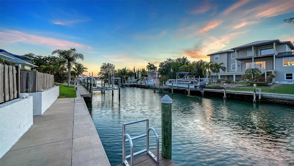 605 POINT DRIVE Holmes Beach, FL 34217