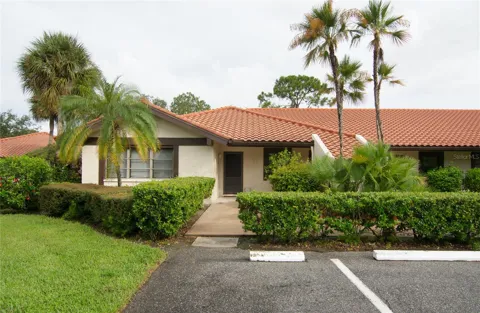 5635 GOLF POINTE DRIVE #101