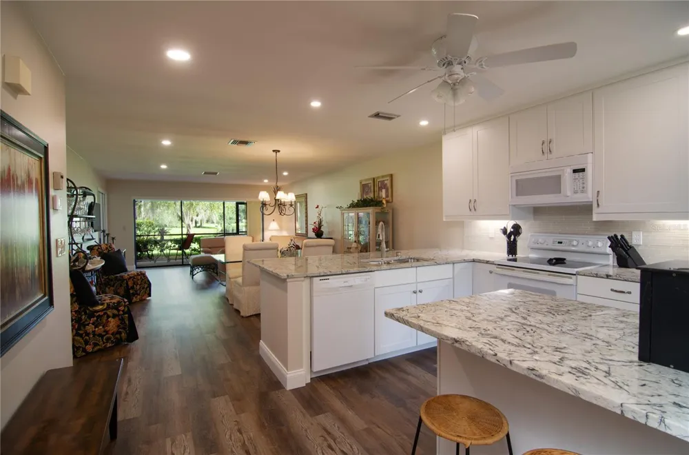 5635 GOLF POINTE DRIVE #101 Sarasota, FL 34243