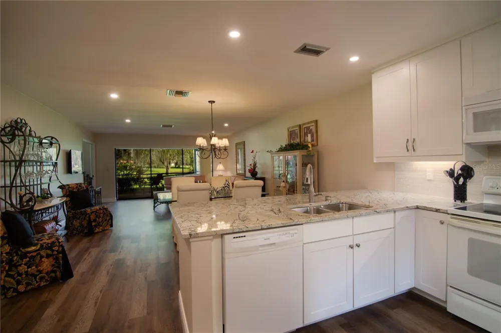 5635 GOLF POINTE DRIVE #101 Sarasota, FL 34243