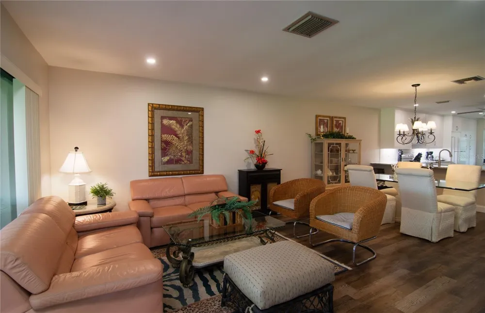 5635 GOLF POINTE DRIVE #101 Sarasota, FL 34243