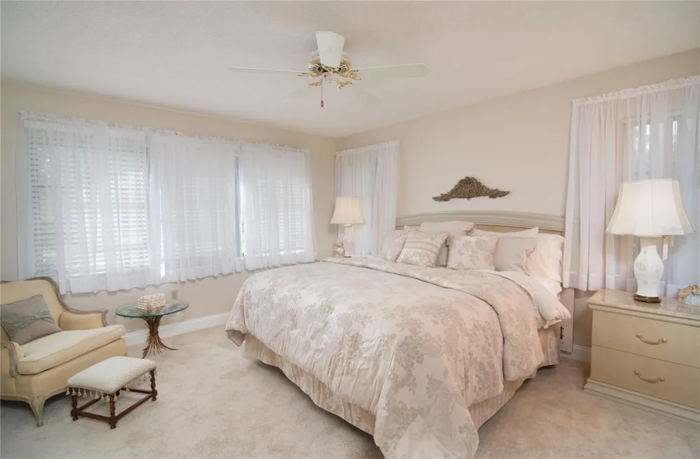 5635 GOLF POINTE DRIVE #101 Sarasota, FL 34243