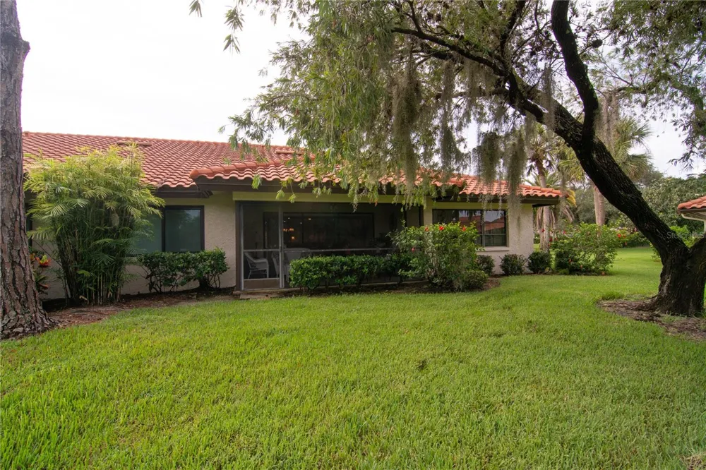 5635 GOLF POINTE DRIVE #101 Sarasota, FL 34243