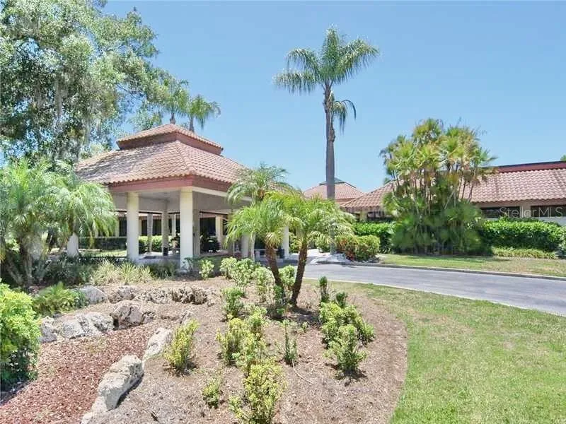5635 GOLF POINTE DRIVE #101 Sarasota, FL 34243