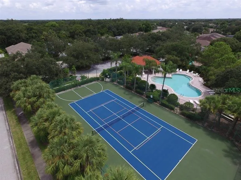 5635 GOLF POINTE DRIVE #101 Sarasota, FL 34243