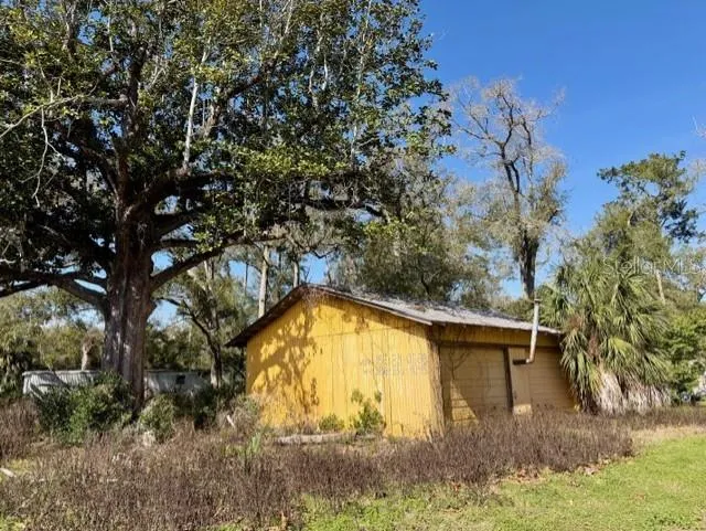 1219 PARIS STREET Bell, FL 32619