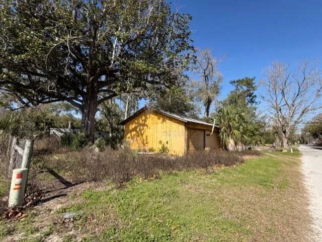 1219 PARIS STREET Bell, FL 32619