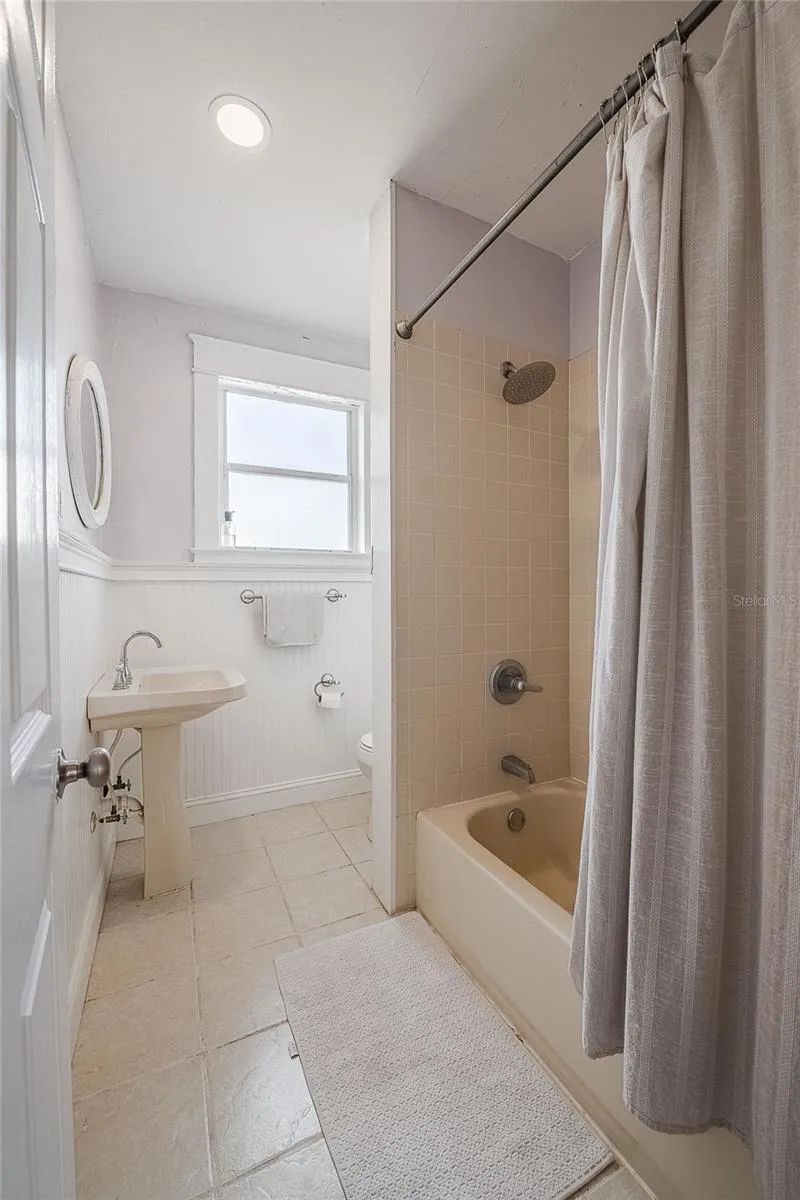402 E POINSETTIA STREET Lakeland, FL 33803