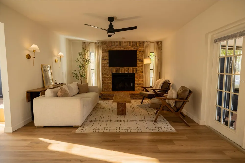3728 MURRAY DALE DRIVE Valrico, FL 33596