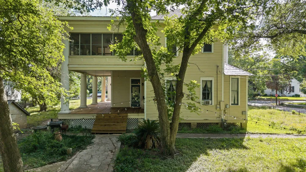 124 Hamilton Street Gonzales, TX 78629