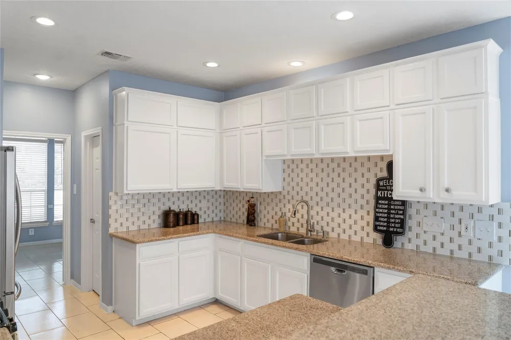 1405 El Camino Village Drive Webster, TX 77058