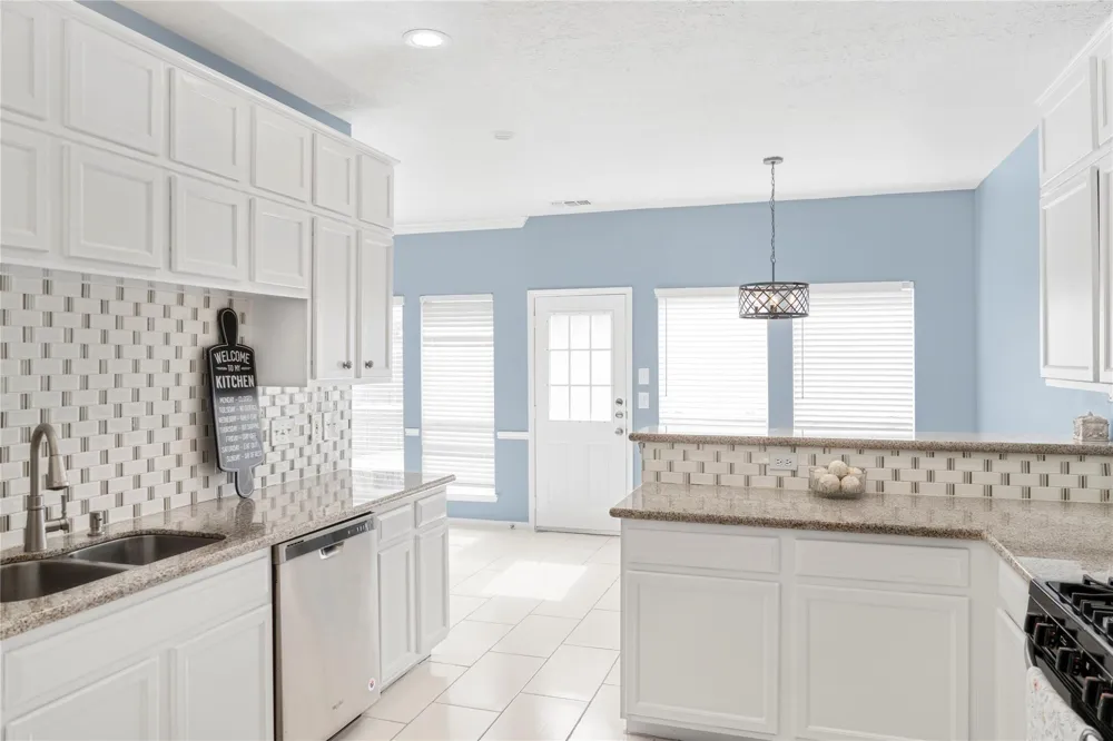1405 El Camino Village Drive Webster, TX 77058