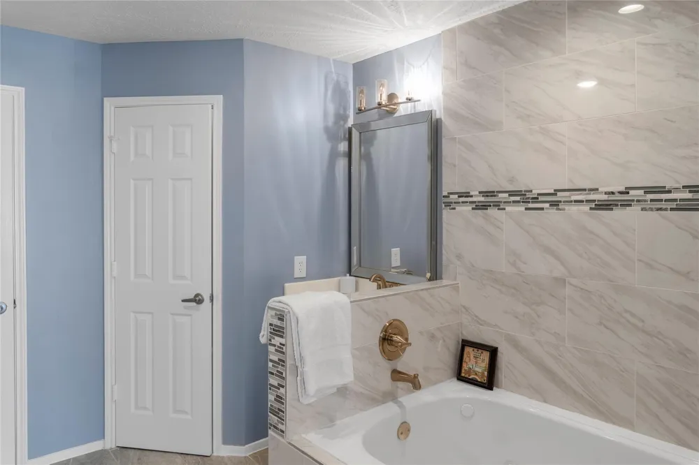 1405 El Camino Village Drive Webster, TX 77058