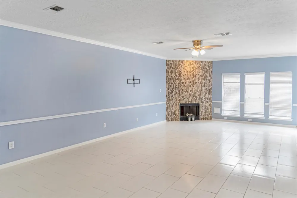 1405 El Camino Village Drive Webster, TX 77058