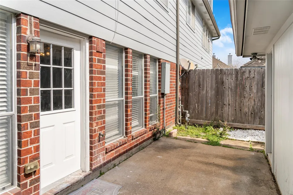 1405 El Camino Village Drive Webster, TX 77058