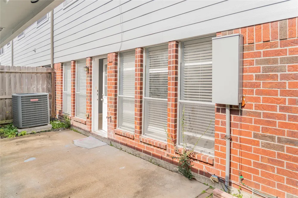 1405 El Camino Village Drive Webster, TX 77058