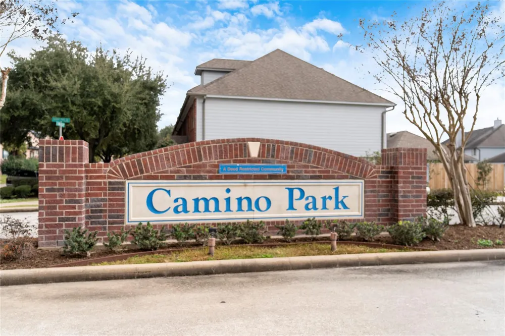 1405 El Camino Village Drive Webster, TX 77058