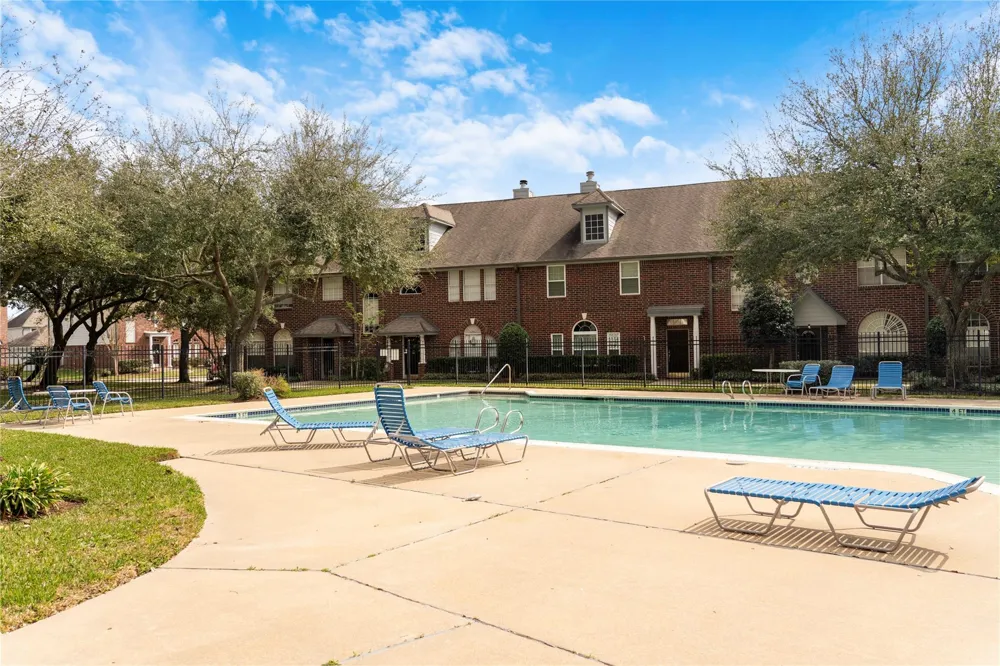 1405 El Camino Village Drive Webster, TX 77058