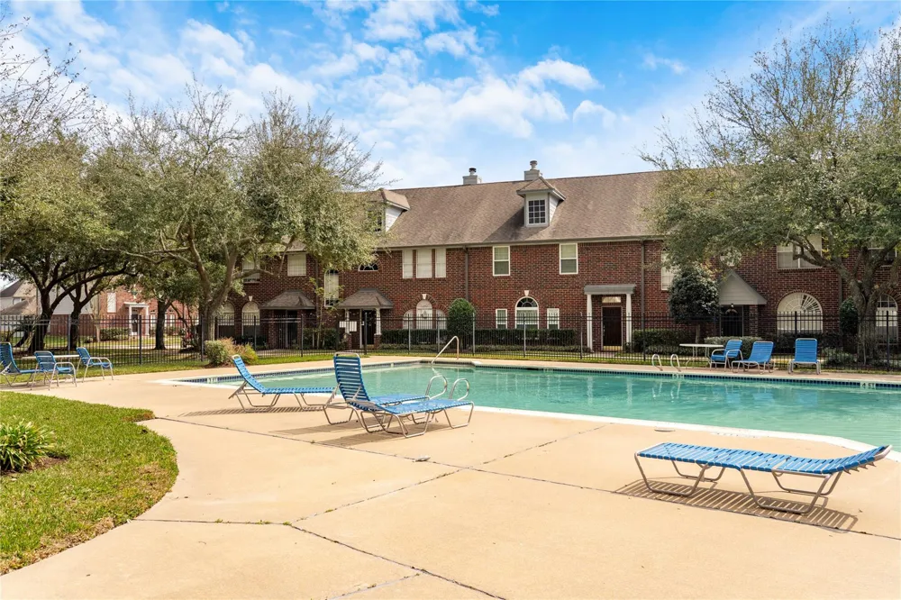 1405 El Camino Village Drive Webster, TX 77058