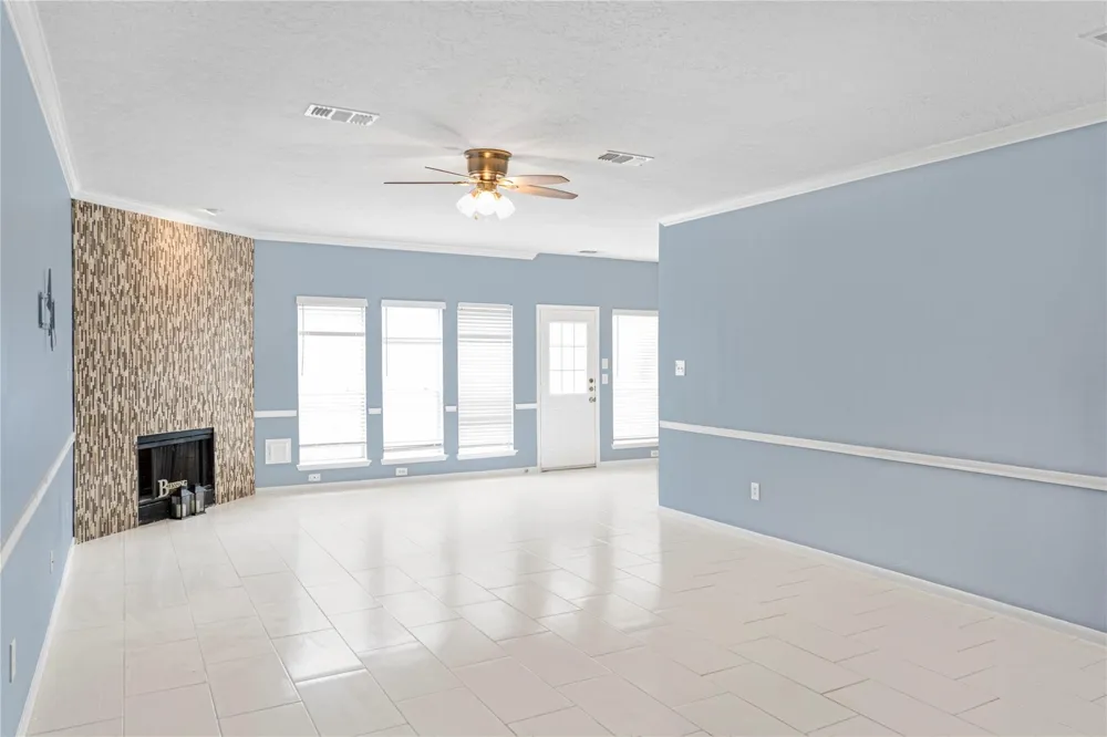 1405 El Camino Village Drive Webster, TX 77058
