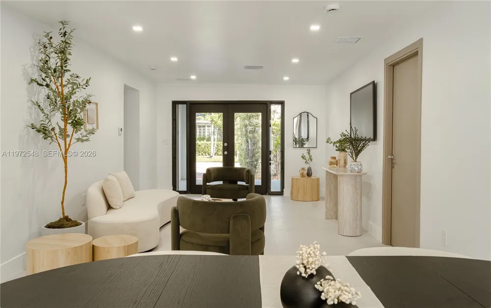 1221 Biarritz Dr Miami Beach, FL 33141
