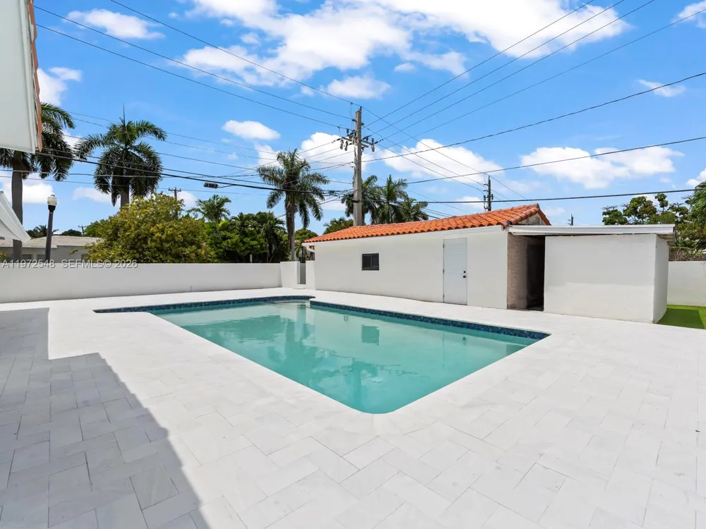 1221 Biarritz Dr Miami Beach, FL 33141