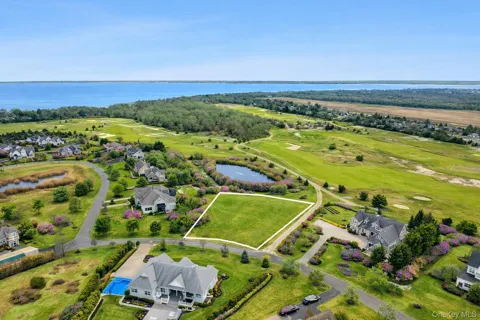 2200 Laurel Trail