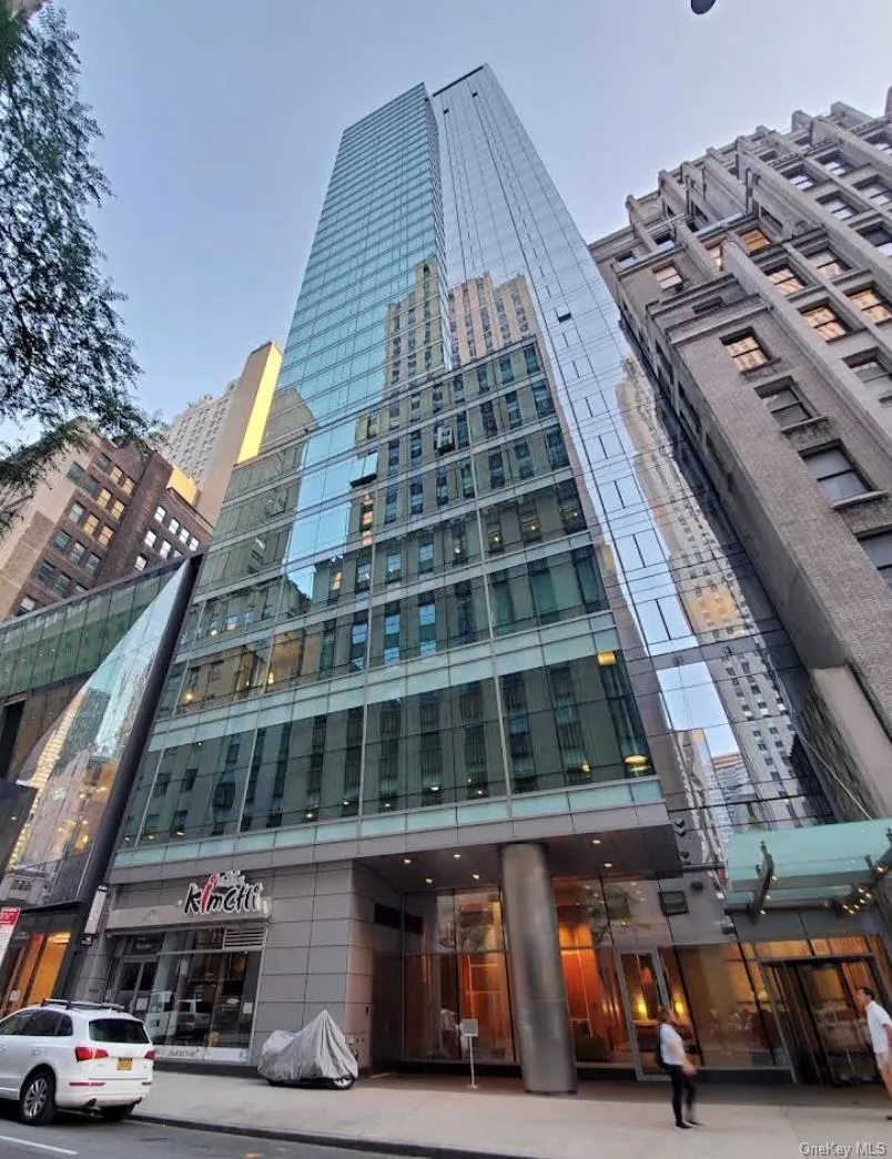 18 W 48th Street #17D New York (Manhattan), NY 10036