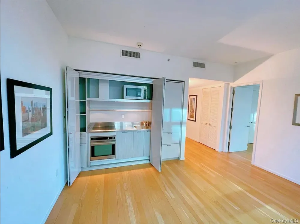 18 W 48th Street #17D New York (Manhattan), NY 10036