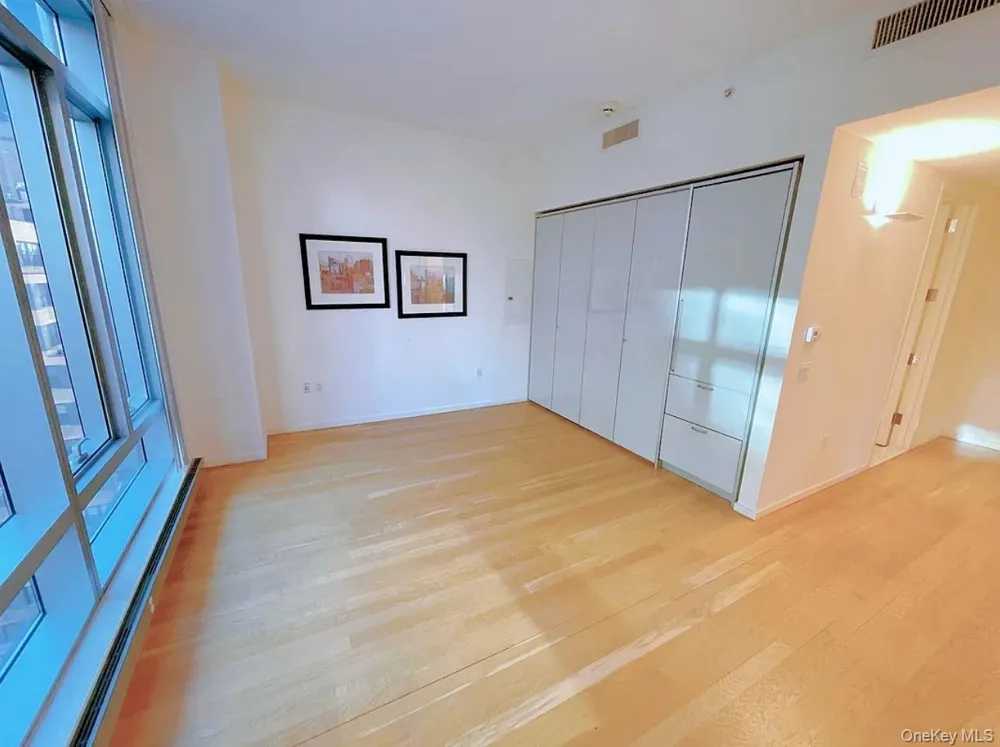 18 W 48th Street #17D New York (Manhattan), NY 10036