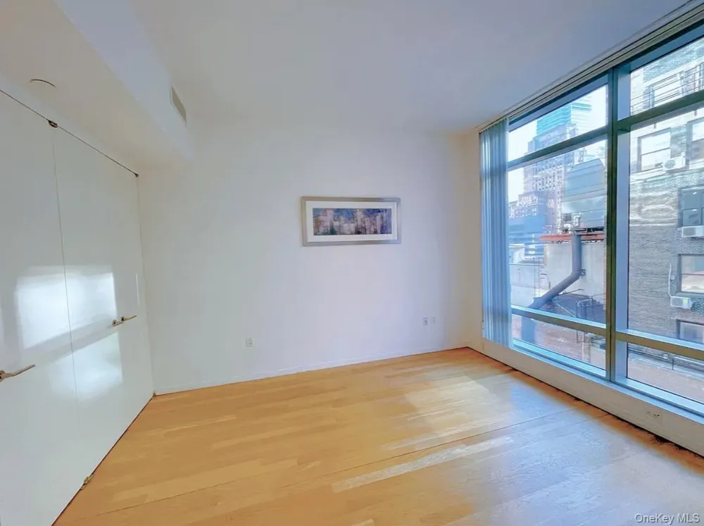 18 W 48th Street #17D New York (Manhattan), NY 10036