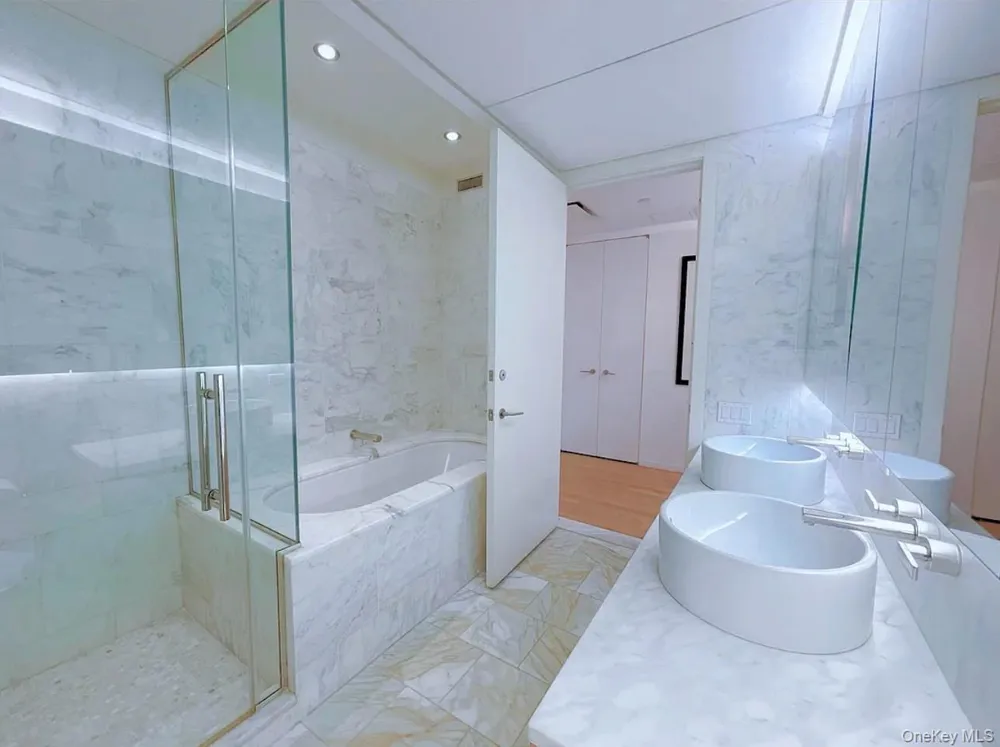 18 W 48th Street #17D New York (Manhattan), NY 10036