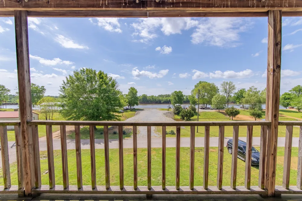 2705 Catfish Ln Crump, TN 38327